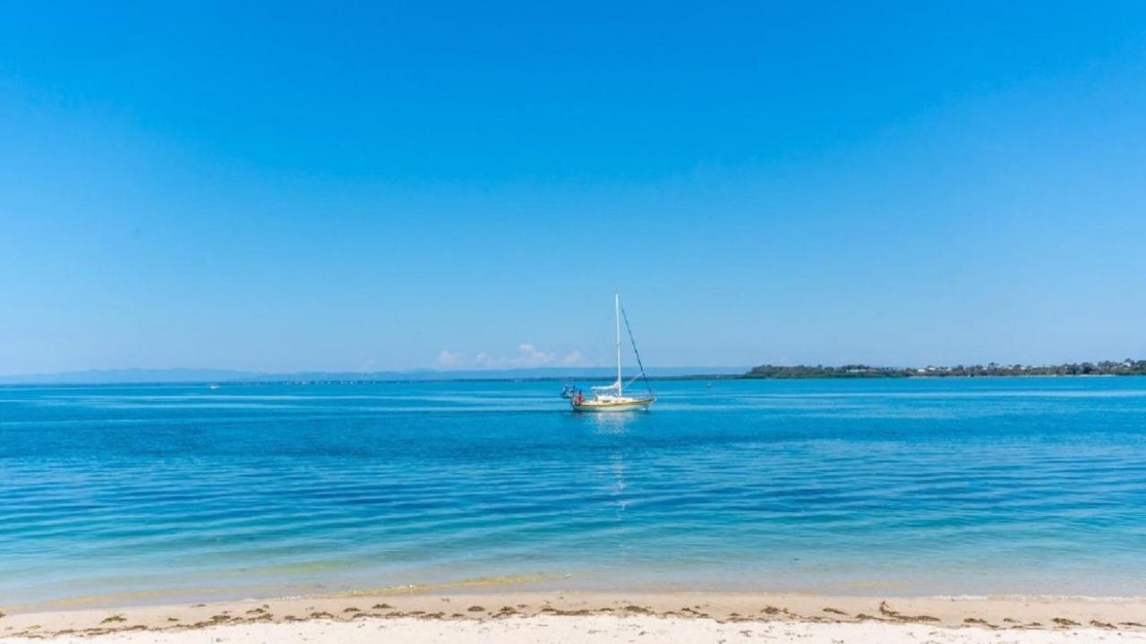 Ground Floor Air Conditioned, Fabulous Waterviews Overlooking Pumicestone Passage Bongaree Exterior photo