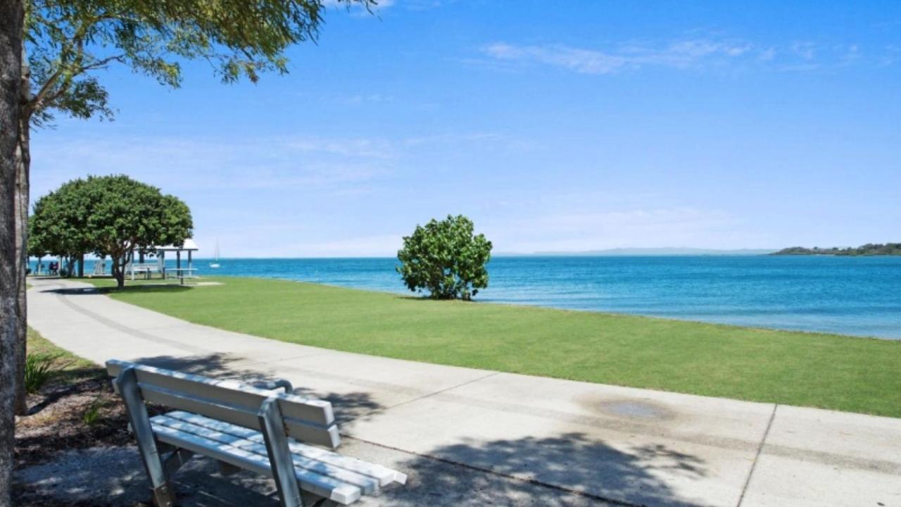 Ground Floor Air Conditioned, Fabulous Waterviews Overlooking Pumicestone Passage Bongaree Exterior photo