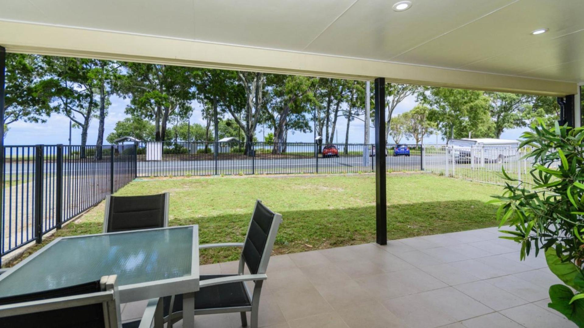 Ground Floor Air Conditioned, Fabulous Waterviews Overlooking Pumicestone Passage Bongaree Exterior photo